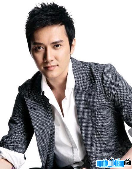  Handsome actor Phung Thieu Phong
