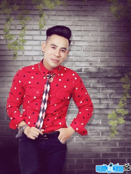 A new photo of male singer Anh Truong