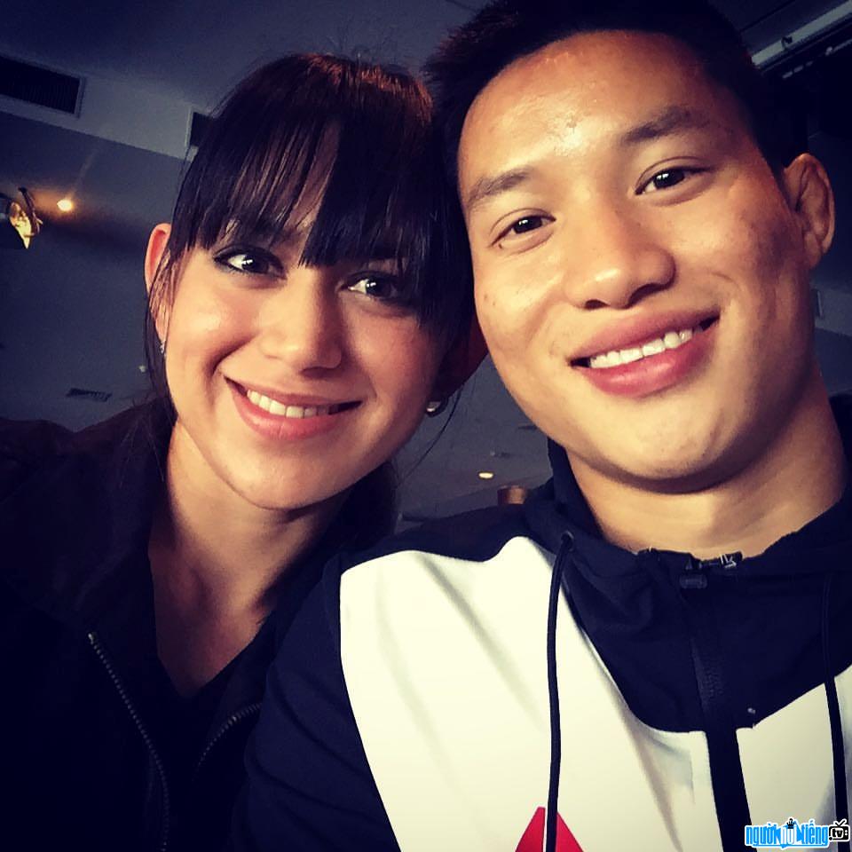 Bức ảnh vận động viên võ tổng hợp Nguyễn Ben và vợ