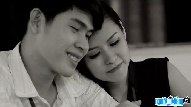 Hình ảnh nam ca sĩ Hà Duy Thái trong một cảnh quay trong MV âm nhạc của anh