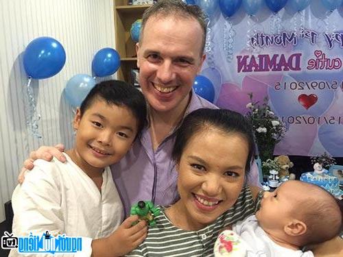  The current happy family of actress Ly Thanh Thao