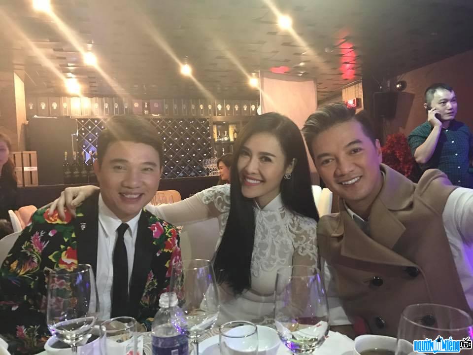  Picture of model Que Van with singers Quang Linh and Dam Vinh Hung