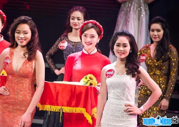 Hình ảnh cô gái PG nổi bật hơn cả dàn thí sinh của cuộc thi Người đẹp Kinh Bắc