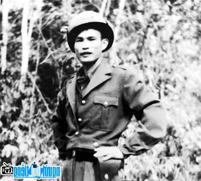 Một ảnh chân dung khác về Thi tướng Huỳnh Văn Nghệ