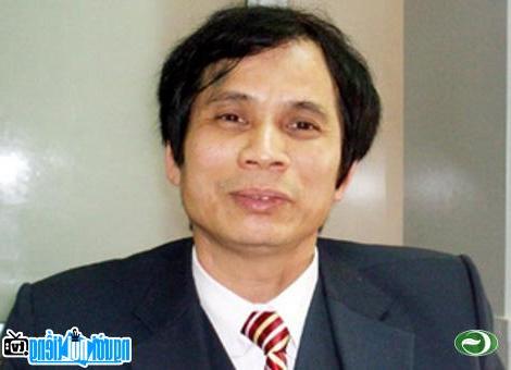  Another picture of Deputy Minister Pham Manh Hung