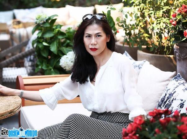  Latest image of female singer Khanh Du