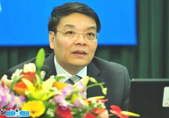 Another picture of Minister of Science and Technology Chu Ngoc Anh