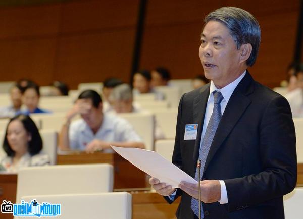 Bộ trưởng Nguyễn Minh Quang phát biểu trong một hội nghị