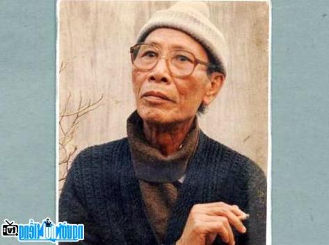  Another picture of Poet Phung Cung