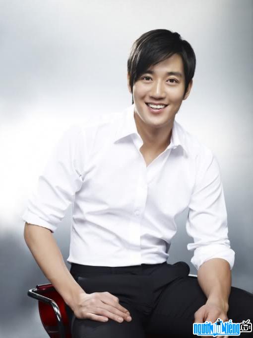  Handsome actor Kim Rae-won