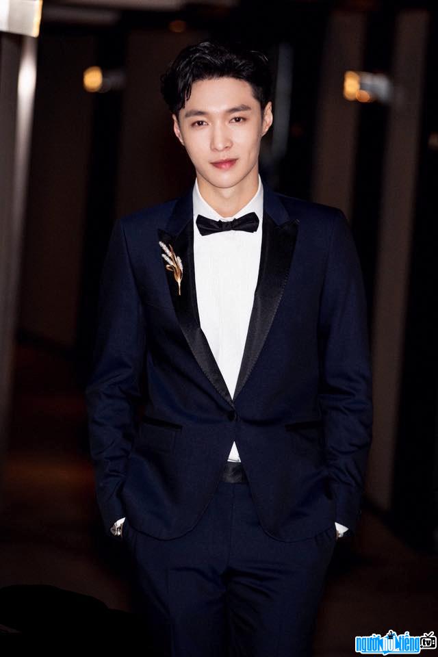 Image of singer Lay elegant and masculine