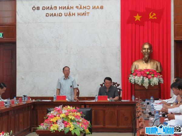 Trần Công Chánh trong cuộc họp tỉnh ủy Hậu Giang