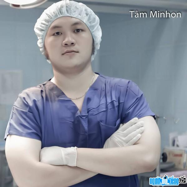  Image of singer Tam Minhon in the role of a nurse