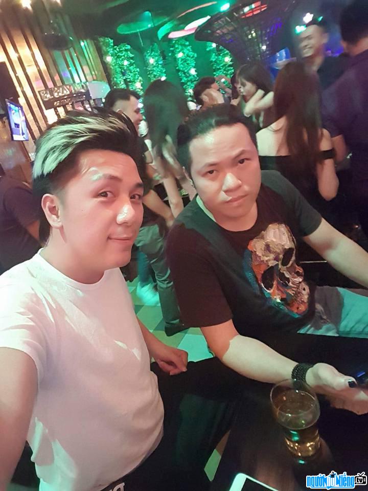  Musician Luong Duy Thang with singer Minh Vuong