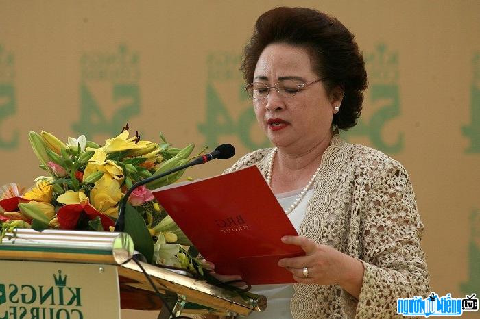 Nguyễn Thị Nga phát biểu trong một sự kiện