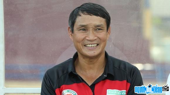 Huấn luyện viên bóng đá Mai Đức Chung - nhà chiến lược gia đa năng với kỷ lục gia của những danh hiệu.
