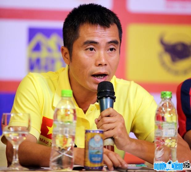  Coach Pham Minh Duc in a press conference