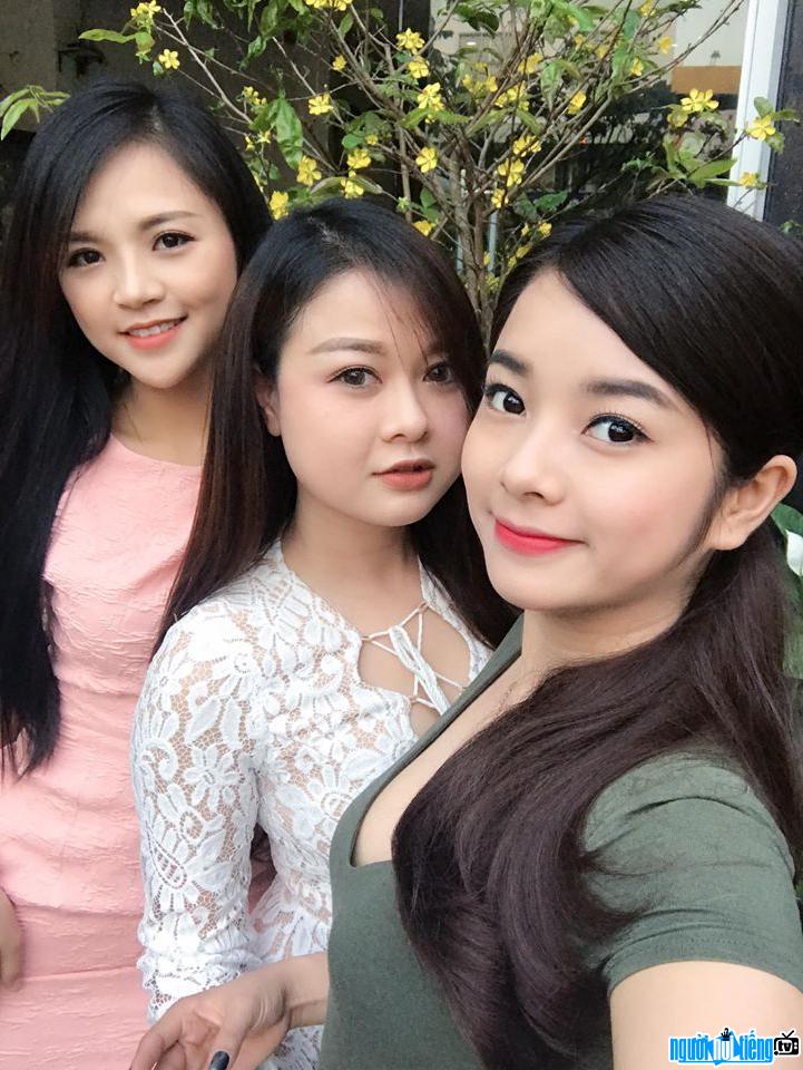 Thu Quynh with her close friends and colleagues