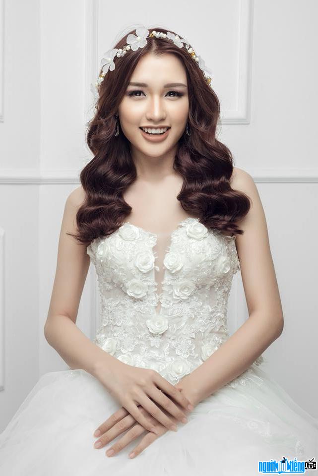  image of beautiful hot girl Dang Phuong Chi in a wedding dress