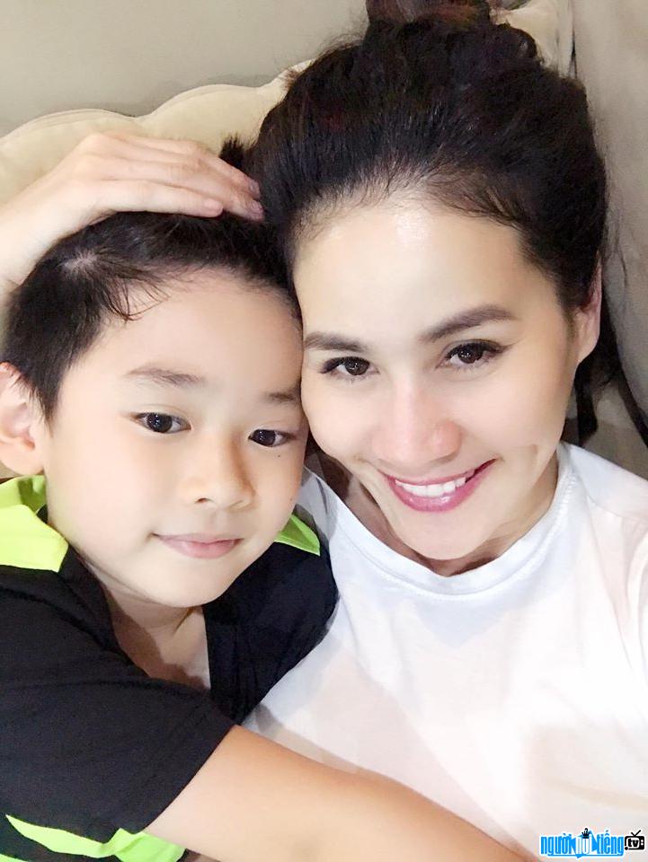 A photo of actress Than Thuy Ha and her son