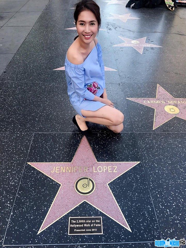 Bức ảnh diễn viên Annie Huỳnh Anh tại Đại lộ danh vọng Hollywood