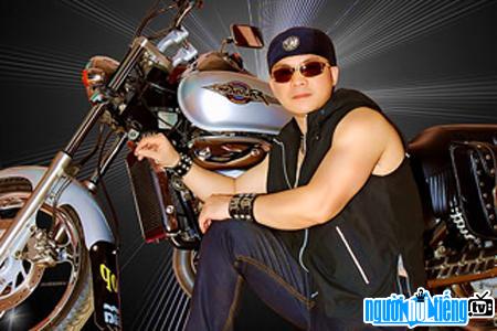  Personality of singer Duy Khanh