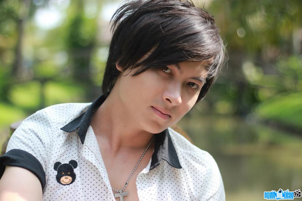  Handsome young male singer Do Tu Tai