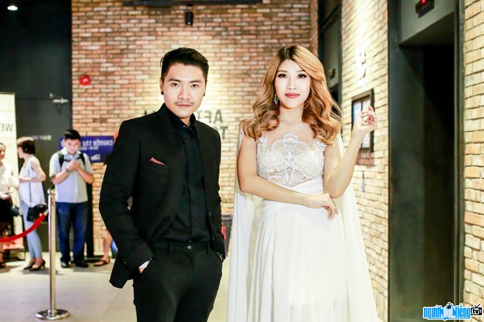 Bức ảnh ca sĩ Trần Tuấn Lương cùng nữ ca sĩ Trang Pháp