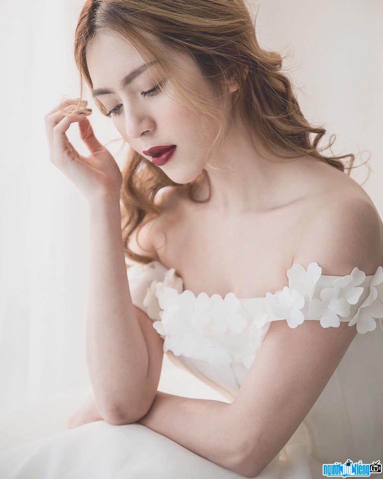  Female singer Mi Lan transformed into a beautiful bride