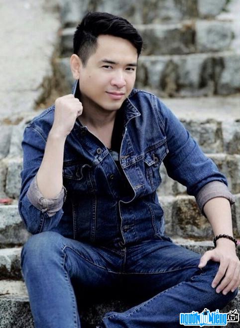 Ca sĩ Việt Khang xuất hiện trở lại sau hơn 10 năm vắng bóng showbiz Việt