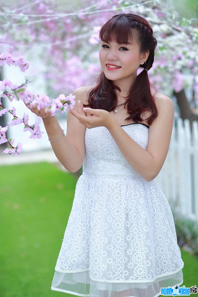  Cute look of singer Dong Nghi