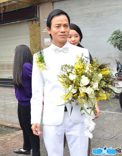 Hình ảnh ca sĩ Chế Phong trong ngày cưới