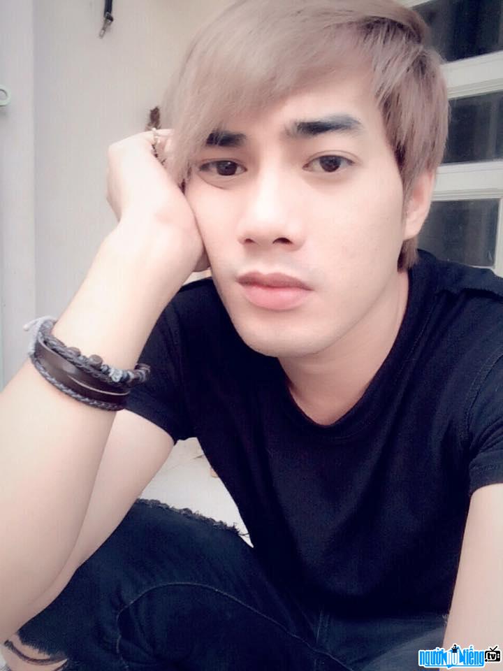  Latest picture of male singer Le Chi Trung
