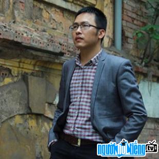  Ngo Quang Vinh is a singer of Vietnamese and Revolutionary music