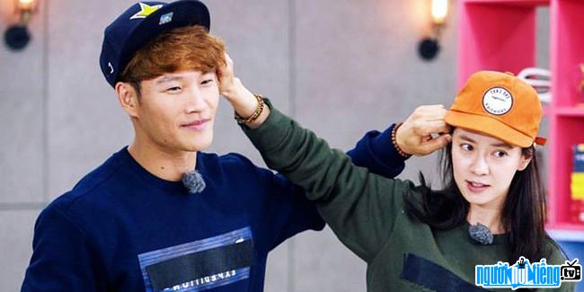 Tập mới nhất của Runnung Man nam ca sĩ Kim Jong-kook và diễn viên Song Ji-hyo được tiên đoán là có thể sẽ kết hôn