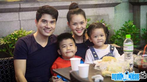  Happy family of actor Thanh Duoc