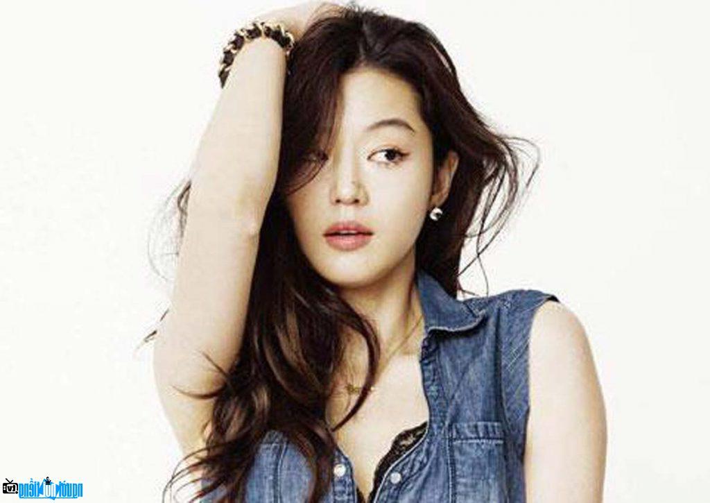 Pretty model Jun Ji - Hyun