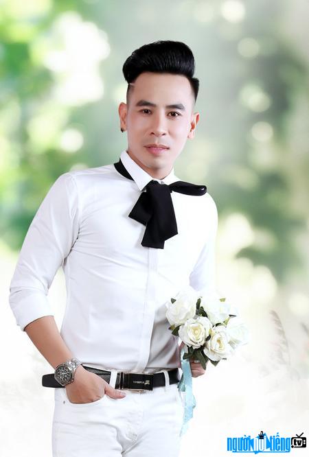 The latest picture of male singer Anh Truong
