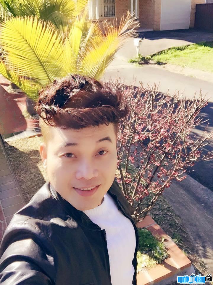  Latest pictures of male singer Khanh Binh