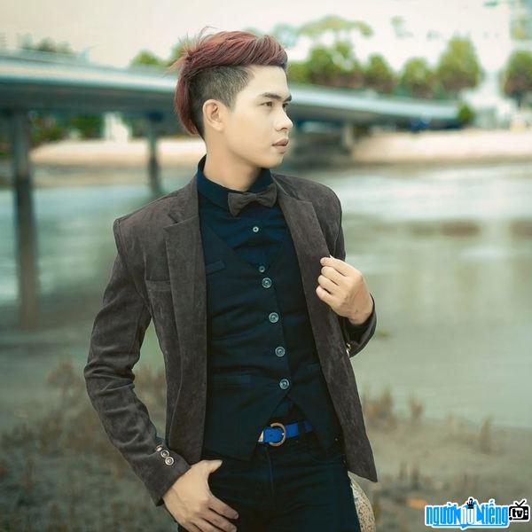  A new photo of male singer Ha Duy Thai