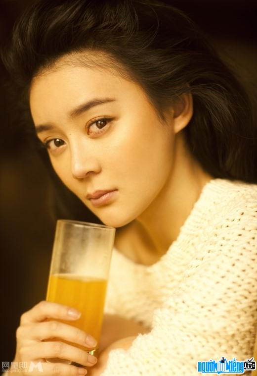 Actress Yuan San San is rumored to be dating marshal Truong Ke Hoa