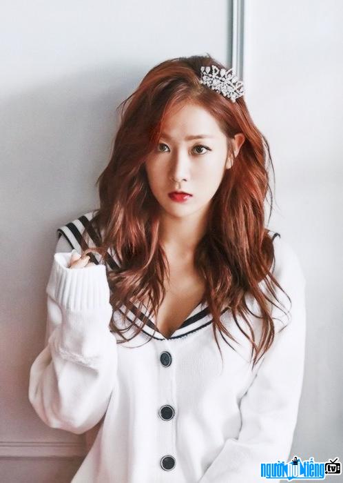 A new photo of singer Soyou