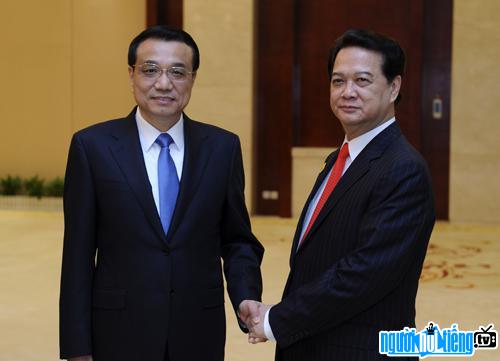 Thủ tướng Lý Khắc Cường gặp mặt Thủ tướng Nguyễn Tấn Dũng trong chuyến thăm Việt Nam