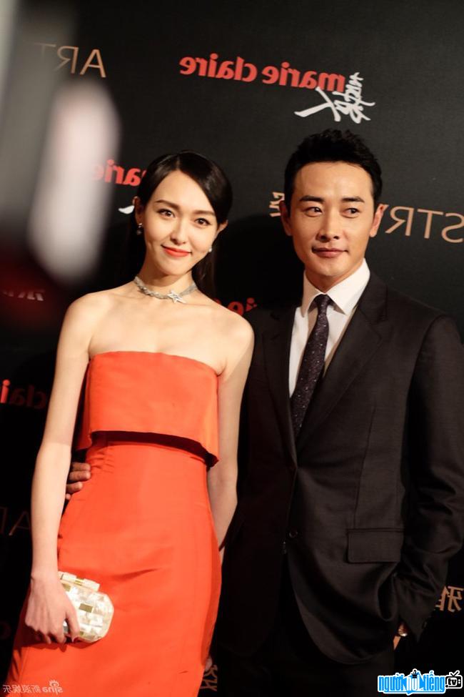  La Tan with his girlfriend Duong Yen in an event