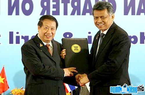  Deputy Prime Minister - Minister of Foreign Affairs Pham Gia Khiem with ASEAN Secretary General Surin Pitsuwan