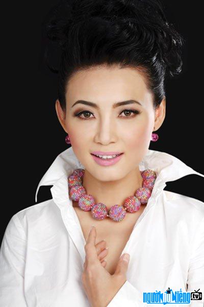 Another image of beautiful female singer Ninh Cat Loan Chau