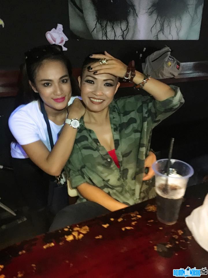  Photo of singer Duyen Anh Idol and senior Phuong Thanh