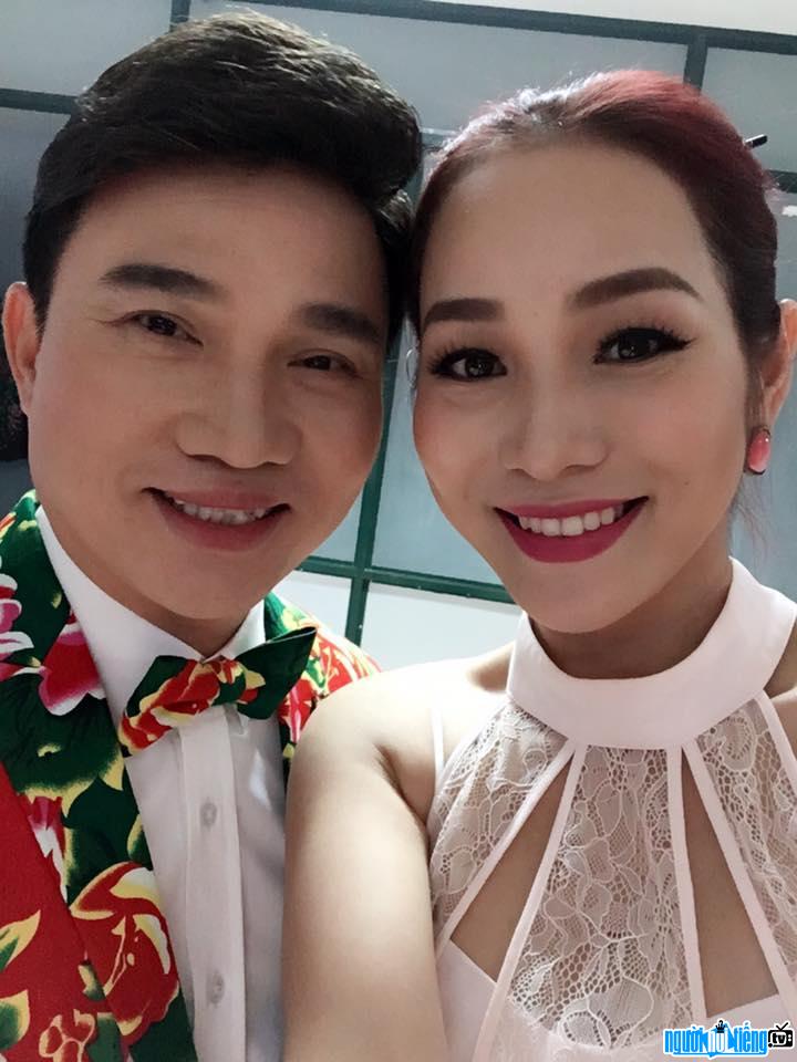  Singer Hoang Le Vi with singer Quang Linh