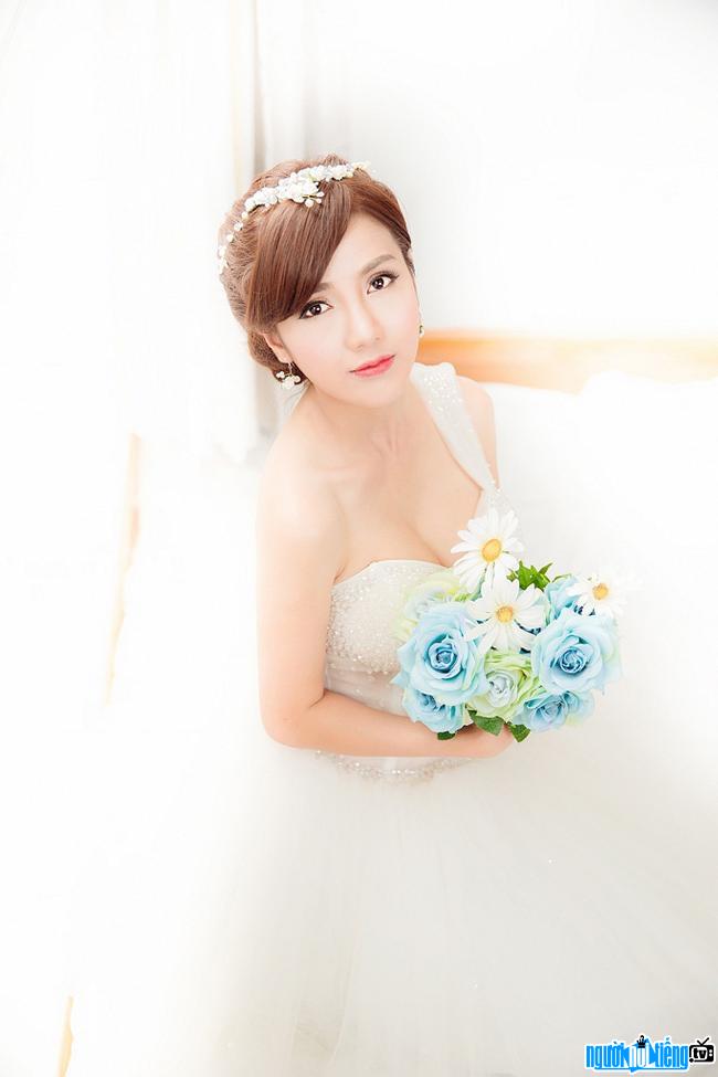 Bức ảnh hot girl Linh Napie gợi cảm trong bộ áo cưới