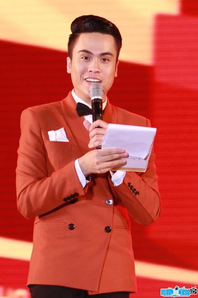  MC Thai Dung hosted the program at a recent event